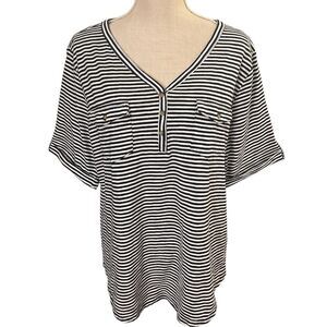 XL Croft & Barrow, 2 Pocket V Neck Tee w/ Roll Tab Sleeves, Navy Blue Striped